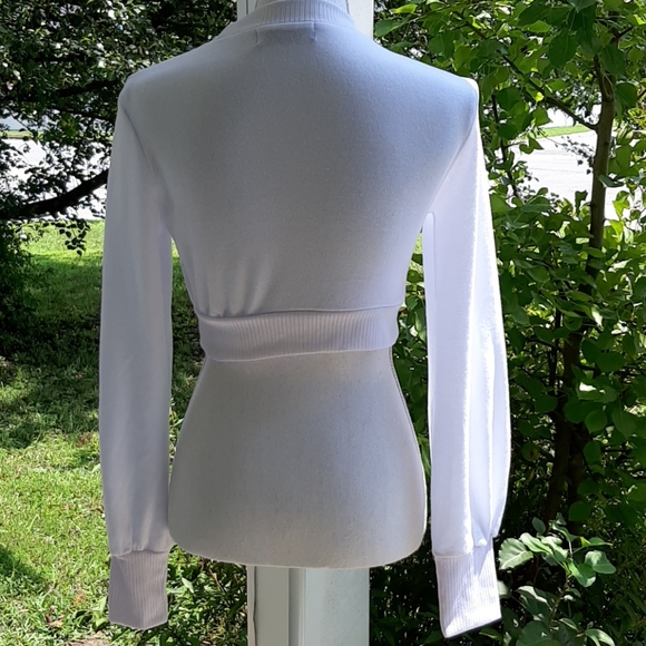 Long Sleeved White Crop Top - Picture 5 of 6